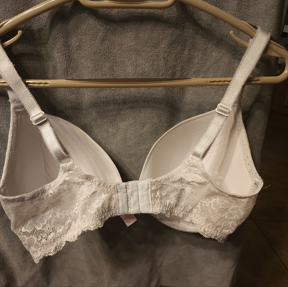 Victoria Secrets Bra - Picture 5 of 5